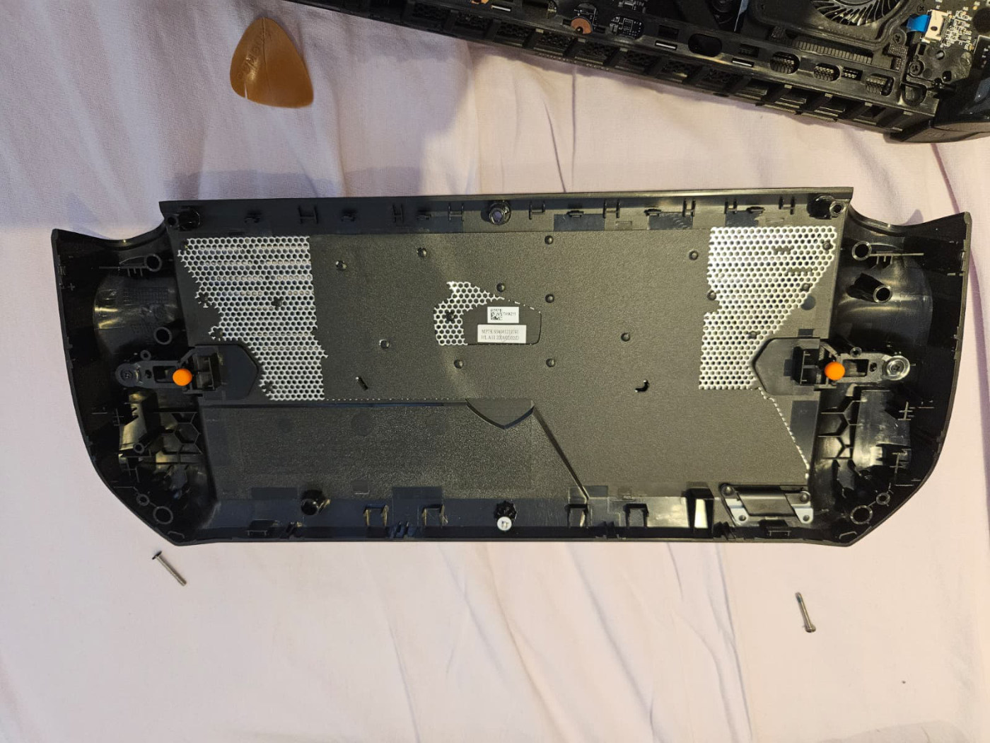 Msi Claw Arka Kapak.jpg